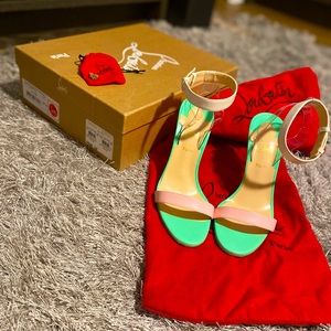 Christian Louboutin, Jonatina 100 NAPPA Shiny/pvc
Opal Version
37.5